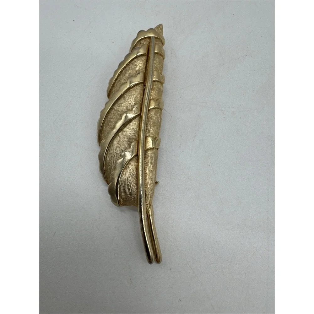Vintage Signed Ledo 1963 Brushed Gold Tone Leaf Floral Brooch Pin 3.5